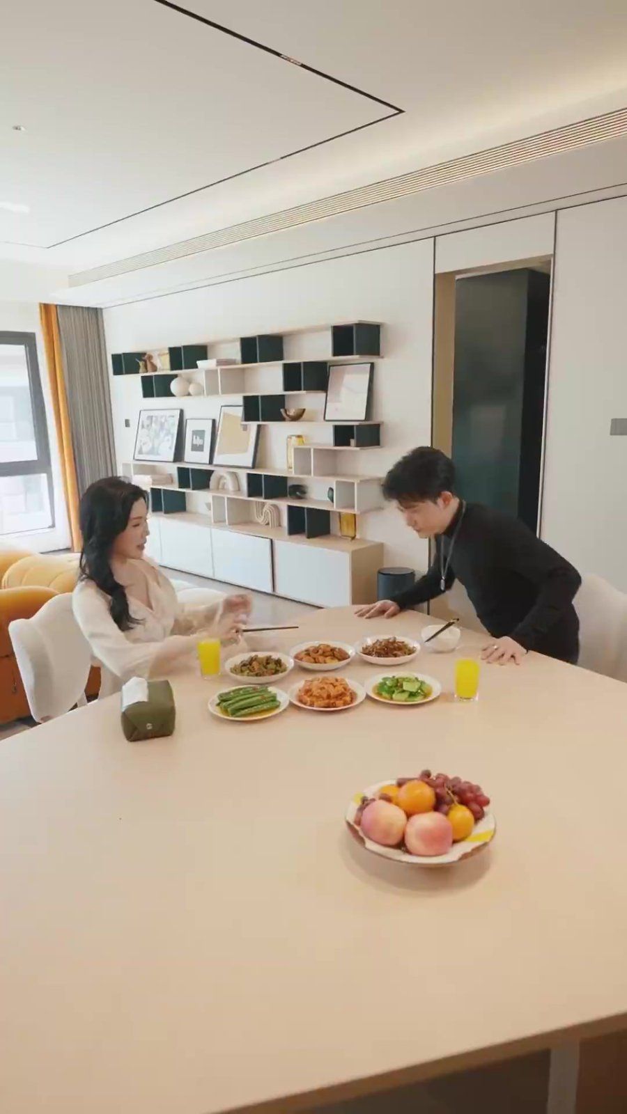 住进阿姨家后，我觉醒了时间暂停海报