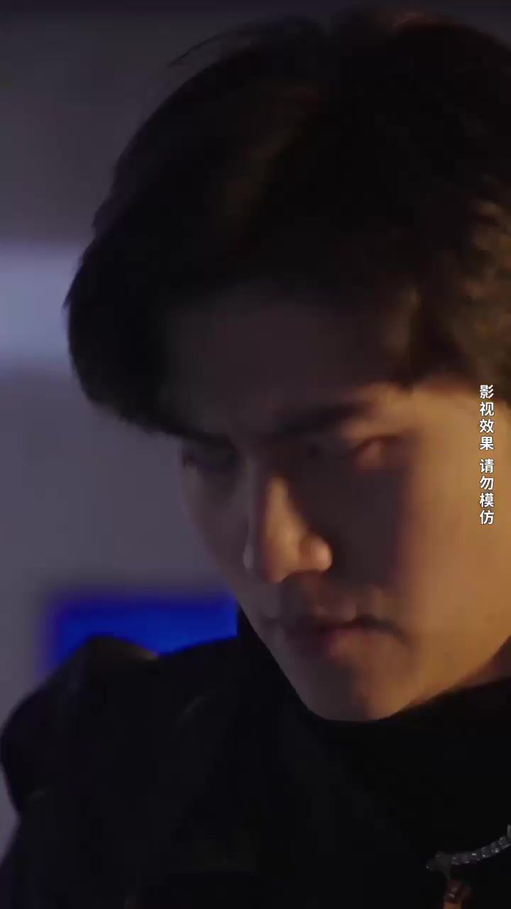 赤焰圣尊海报