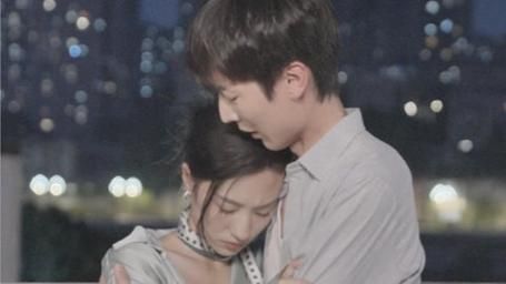 弃婚后，高冷女总裁攀我高枝海报