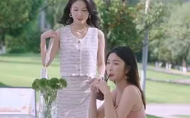 前妻送了我一副镀金棺材海报