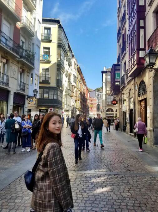 石原里美的西班牙本色旅行海报